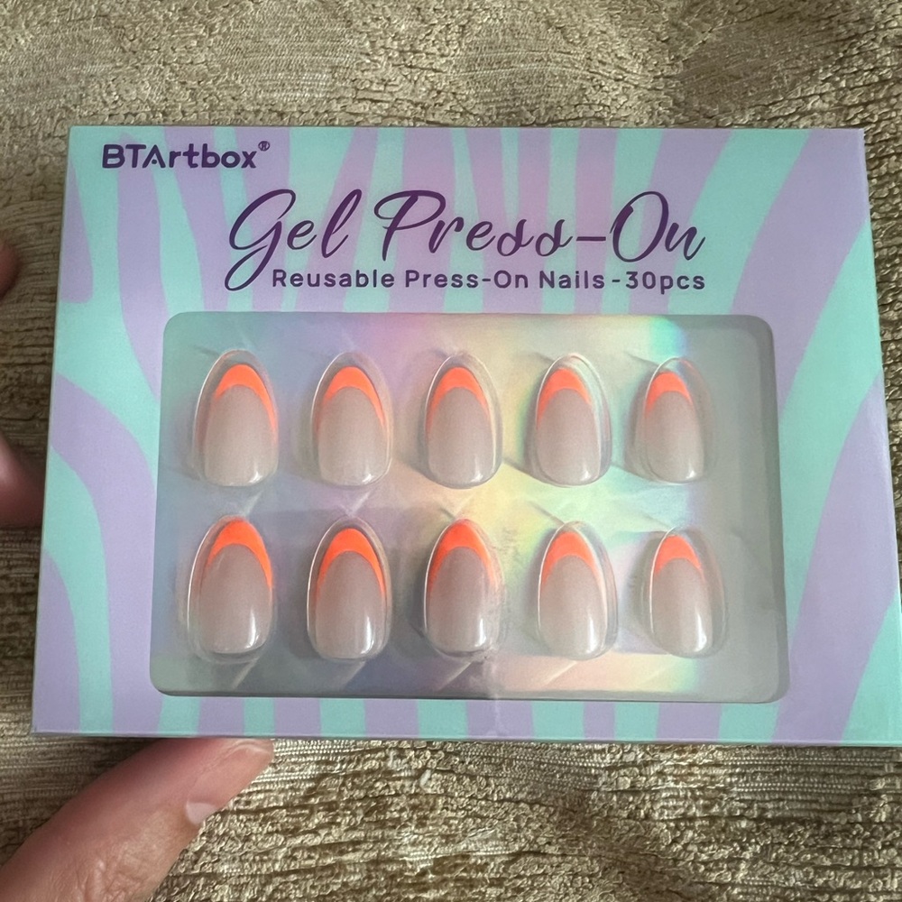 Gel press-on nails NIB